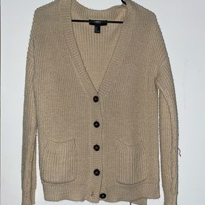 Tan sweater with brown buttons Cold weather❄️